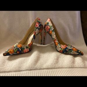 Nine West floral pumps size 5.5
